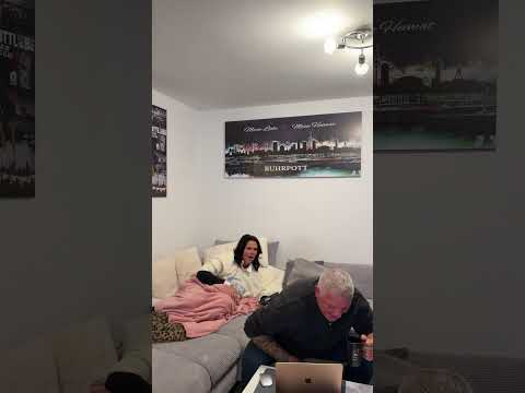 Wer ist stärker? #shorts #familie #lachen #humor #couple