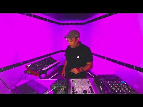 AMBRTONE / 141 BPM - 061 BASS STATION