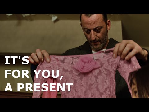 Léon gives a dress to Mathilda  - Léon: The Professional (1994)