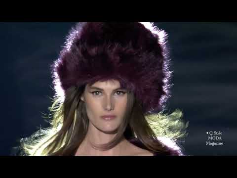 ÁNDRES SÁRDA en la pasarela de la MBFWMADRID Febrero de 2023