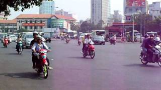 preview picture of video 'Saigon Traffic Scooter blitz'