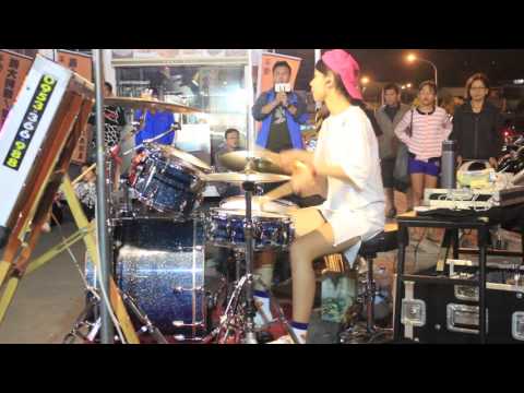 2015.10.18 經貿夜市 侑真【伍佰-墓仔埔也敢去】