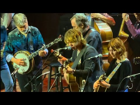 Billy Strings - Tennessee w/Bela Fleck, Molly Tuttle, Bryan Sutton, Michael Cleveland & more (Ryman)