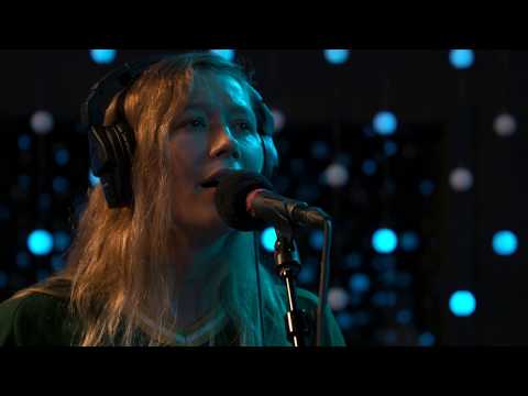 Julia Jacklin - Don't Know How To Keep Loving You (Live on KEXP)