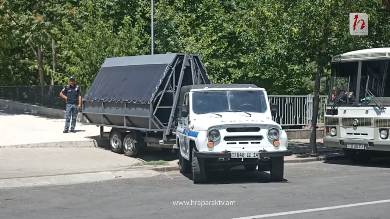 Ոստիկանությունը փշալարեր և հատուկ տեխնիկա է մոտեցնում հավաքի վայրին