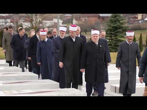 Myftiu Naim ef. Tërnava vizitoi varrezat e familjes Jashari në Prekaz.