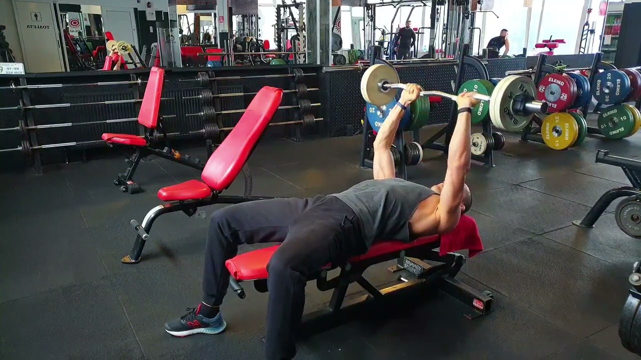 Extensii pentru triceps, din culcat orizontal, cu bara Z