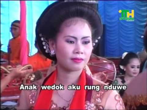 Mak'e Aris feat. Sartono - Momong (Official Music Video)