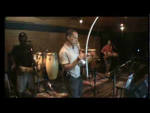 Leo Leobons- Música: legbá - ensaio floresta RJ.mov