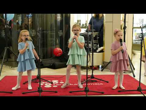 Väikeste tüdrukute väikesed asjad - Simona, Sofia, Arlene