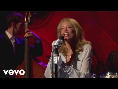 Carly Simon - The More I See You (Live On The Queen Mary 2)