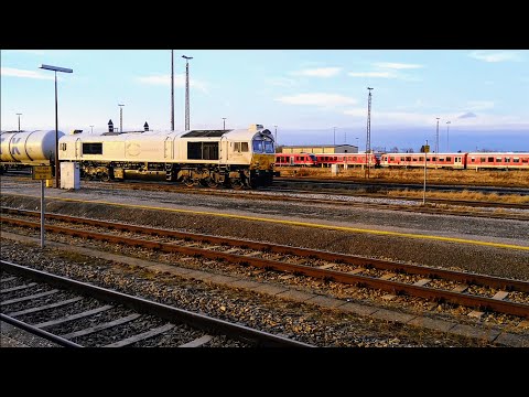 Bahnhof Mühldorf bei Sonnenuntergang mit V60 und Br 266.4 (Class 66 / Class 77) am 4.2.22