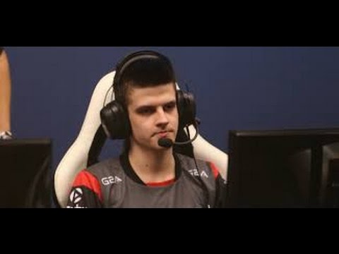 Pobelter jogador da CLG zomba do Kami no  mundial 2015