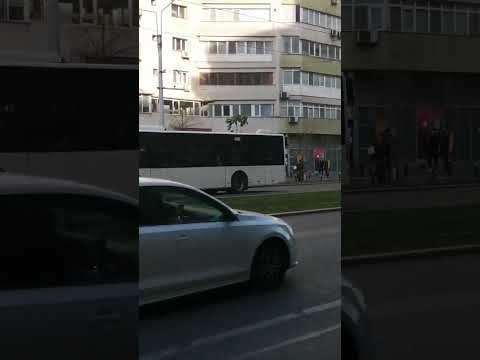 Autobuzul MBC E4 #4658 pe linia 335 tranzitând Bd Chișinău