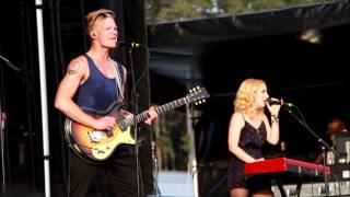 Mother Mother at Rock The Shores 2014: Get Out The Way