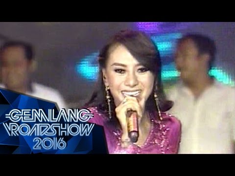 Iva Lola " Gak Mau Pulang Maunya Digoyang " - Gemilang Roadshow Gresik (2/4)