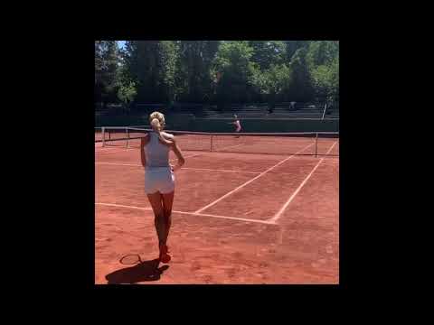 Kristina "Kiki" Mladenovic tennis practice on clay