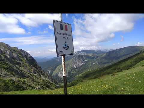 Retyezát 2. nap 15 km, kb. 1200 m szint. Buta Cabana a cél a sárga jelzésen.