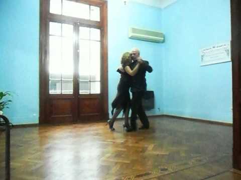 GUILLERMO THORP y  AMALIA ROSSI bailan Tango