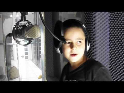 yuri acapella tentando cantar em ingles rsrsrs