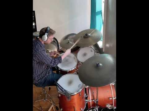 Pete Zimmer playing along with Oscar Peterson, Joe Pass, and Ray Brown with Yamaha EAD10