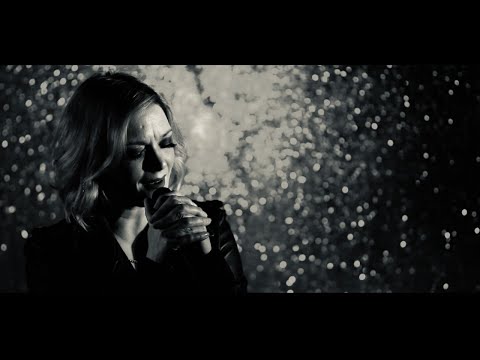 Live Forever - Oasis cover by Beth McCann