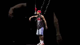 Chris Brown performing Residuals￼