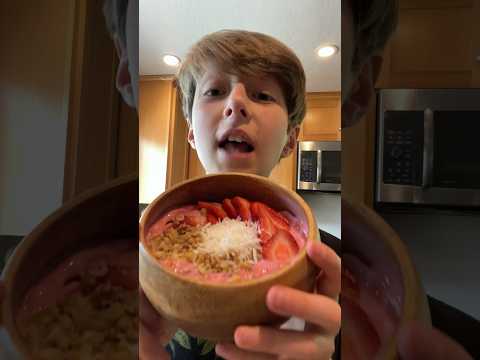 Strawberry Smoothie Bowl! #shorts #fyp #viral #chef #food #recipe #trending