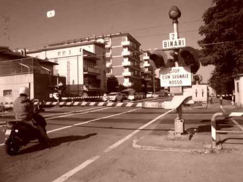 Passaggio a livello con semibarriere di via Canale Molinetto in Seppia - Ravenna // Level Crossing
