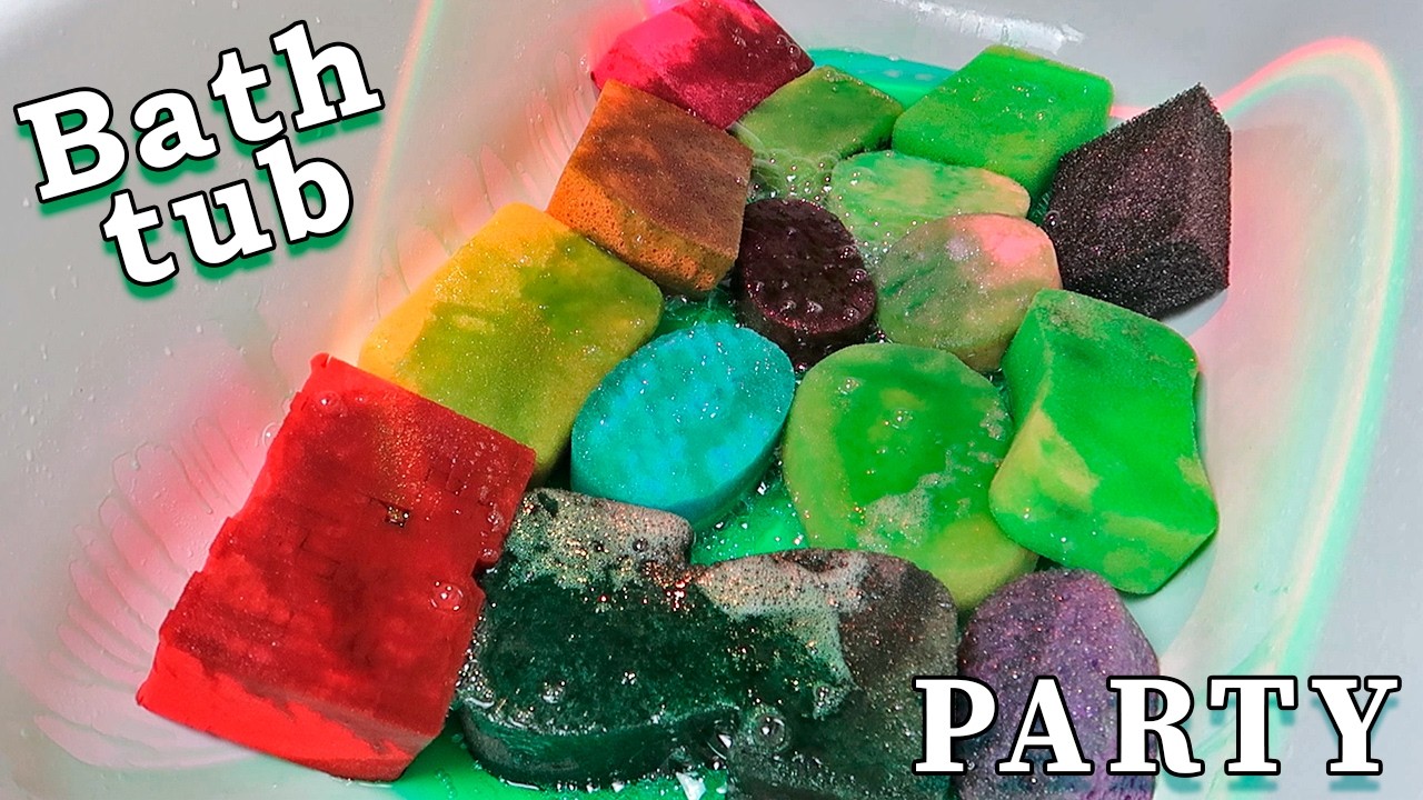 ASMR Bathtub🛁Satisfying Sponge Squeezing 💚 Green Suds