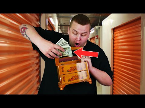 FOUND CASH AND GOLD! HUGE SCORE! Money Found In Storage Unit! Storage Unit Finds Making BIG MONEY!