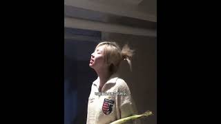 Download lagu 舍得 - 张碧晨 ft 王赫野 | Cam lòng - Trương Bích Thần, Vương Hách Dã (Live) mp3