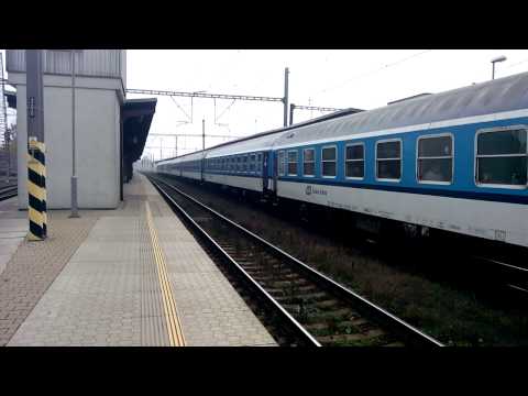 Odjezd R 988 včele 362.161 a Bardotka