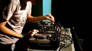 preview picture of video 'DJ Pinky na 2ª Festa do Semáforo - Clube 19 de Março - Missal - PR'