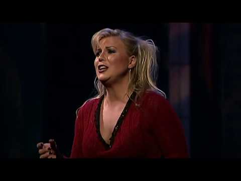 Han Är En Man, Han Är Ett Barn (He's A Man, He's A Child) - Josefin Nilsson | CHESS på svenska