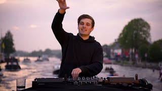 Martin Garrix Tribute to Avicii from a boat on Dut