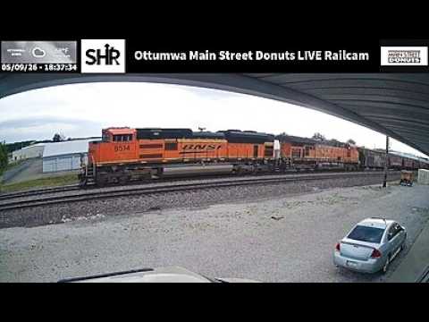 Live webcam view of Cámara ferroviaria de Main Street Donuts