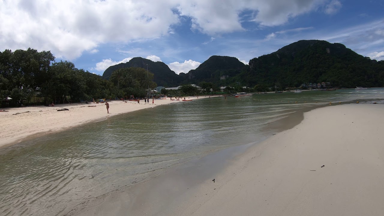 Discover a virtual tour around Rantee Beach.