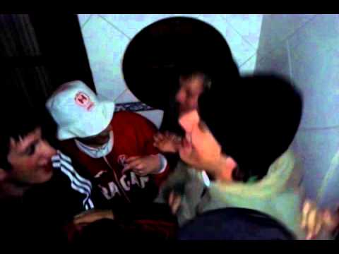 La 262 de fiesta alentando a Pelle IX