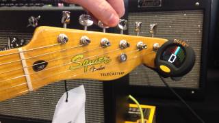 Video thumbnail for Tuning up an Electric Guitar with a Snark SN-8 Clip-On Tuner by iiMusic