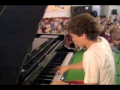 Peter Combe - Juicy Juicy Green Grass - School Concert