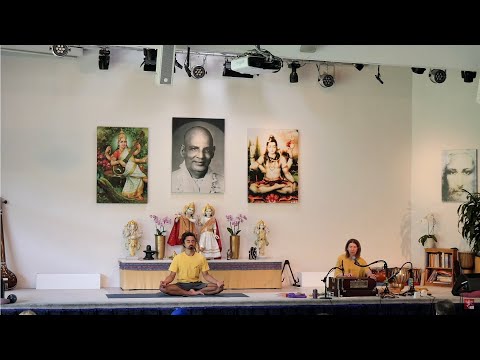 Yogastunde Mittelstufe - Yoga Vidya Live, mit Vani Devi, 20.04.2022, 09:15 Uhr