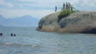 Ilha de Praia Grande - Itacuruçá - RJ ( Pulando da pedra)
