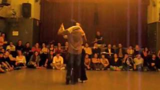 Santiago Dorkas & Cecilia García bailando tango en TangoCool (Buenos Aires)