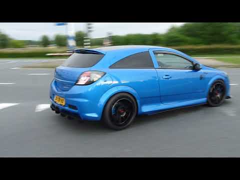 *INSANE* OPC Opel Astra with LOUD Pops & Bangs!!