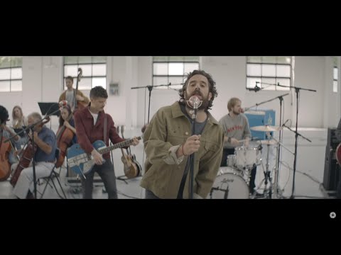 THEGIORNALISTI/ Tommaso Paradiso scivola sotto le gambe di Alessandro Cattelan