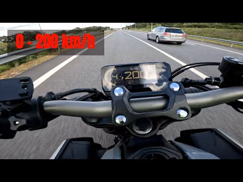 CB650R - Acceleration 0 - 200km/h PUSHING ALL GEARS