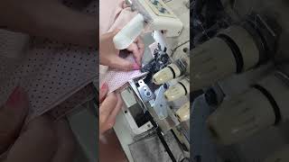 Passando vivo no punho, na máquina overclock.#costureiras #costura #maquinadecostura #overloque
