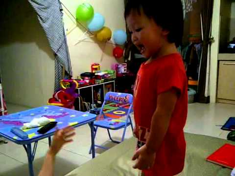 V dances to Teletubbies