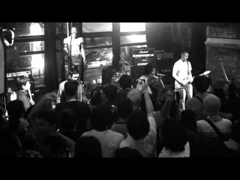 วันไร้สมอง - พราว live at Parking Toys 2015